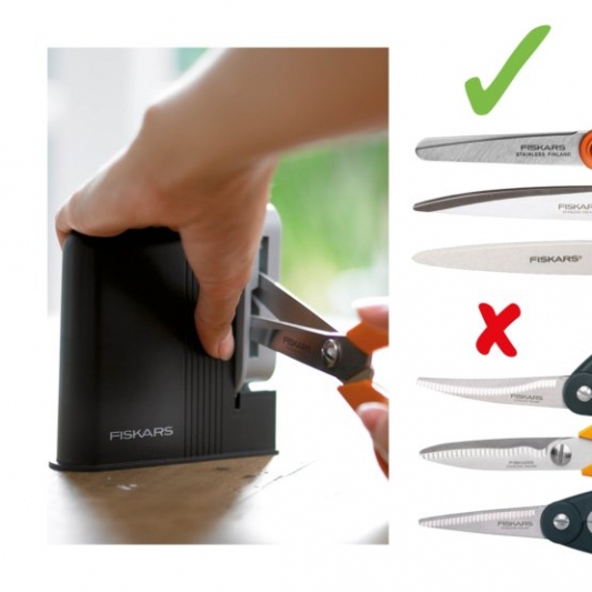 Fiskars Clip-Sharp Scissor Sharpener (for right-handers)