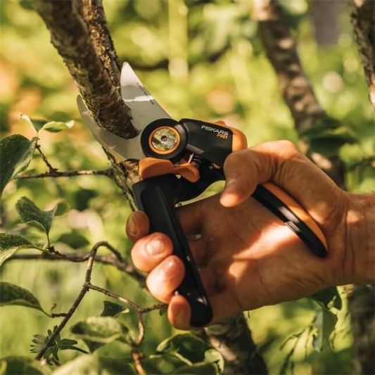 Fiskars Pruning Shears Bypass X-series™ L (P961)