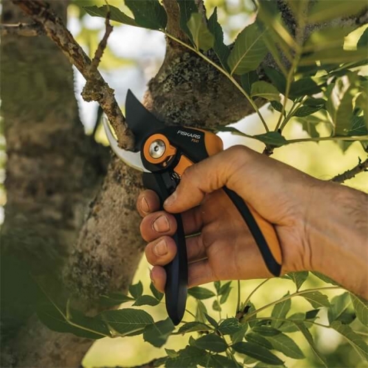 Fiskars Pruning Shears Bypass Plus™ SmartFit™ (P541)