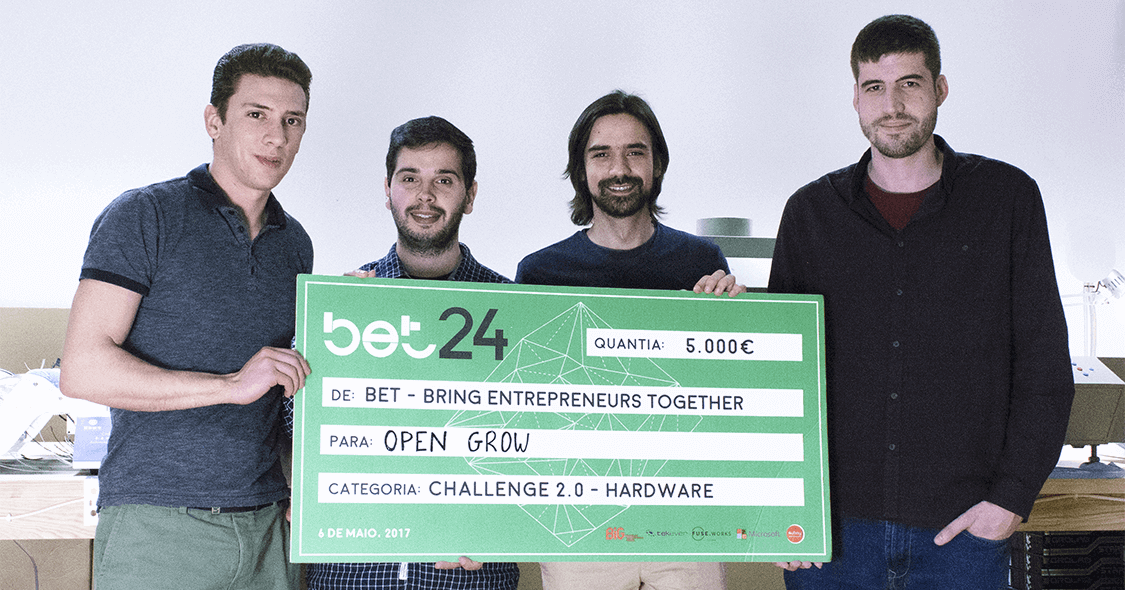 Some Open Grow™ members, on a hardware production room, holding the first place prize from Bet24 Hardware & IoT 2017 contest